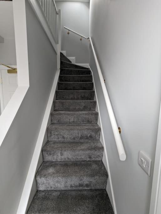 31 High Street - Modern & Stylish 2-Bed Apartment - Inc Parking Husbands Bosworth Exterior photo